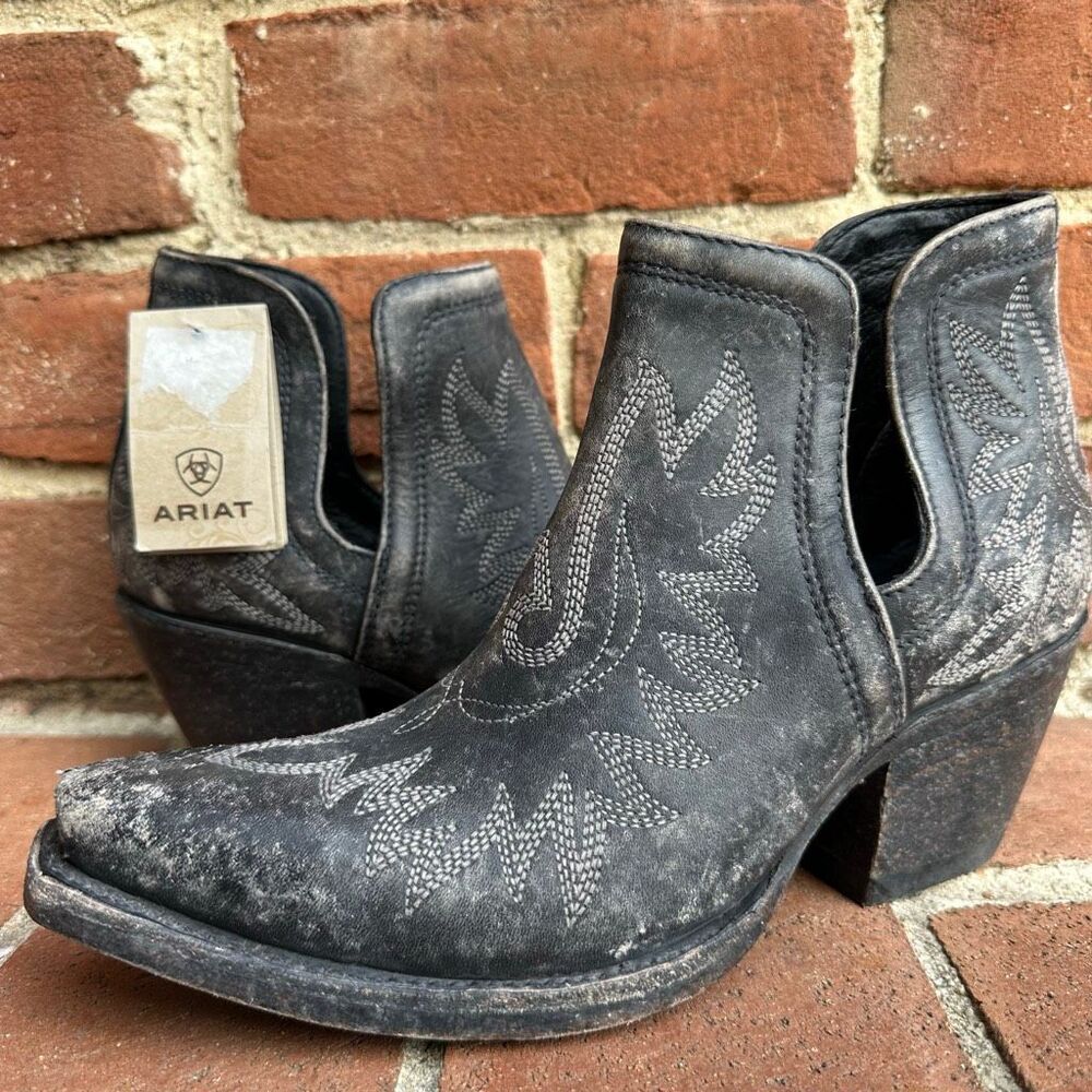 Ariat Dixon Western Bootie Distressed Black Snip Toe Heel Womens 6.5 NEW
